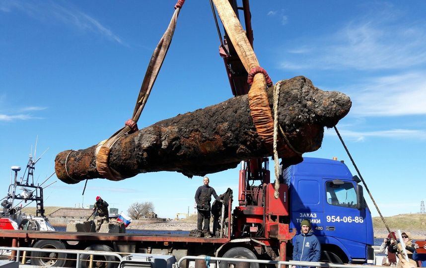 У берегов Кронштадта подняли пушку с линкора петровских времен