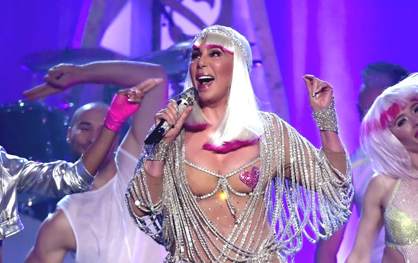 Шер шокировала созерцателей Billboard Music Awards не скрывающим наготу нарядом Шер шокировала созерцателей Billboard Music Awards не скрывающим наготу нарядом