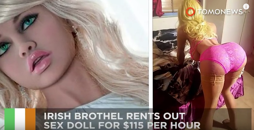 Сексуальная куколка-блондинка решила пошалить у себя в спальне 