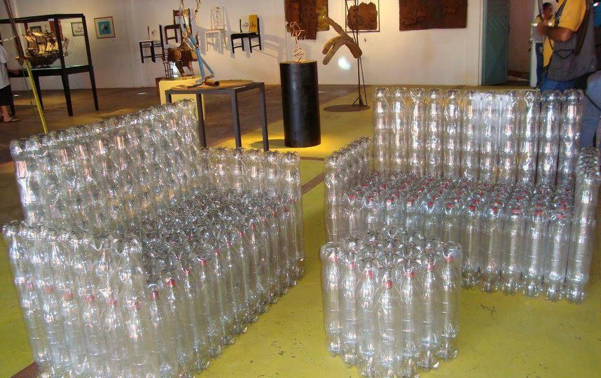 Диван из бутылок пластиковых Диван из бутылок пластиковых
