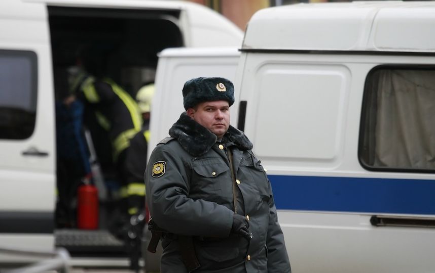 В столице России нетрезвый мужчина напал на прохожего с сувенирным японским клинком В столице России нетрезвый мужчина напал на прохожего с сувенирным японским клинком