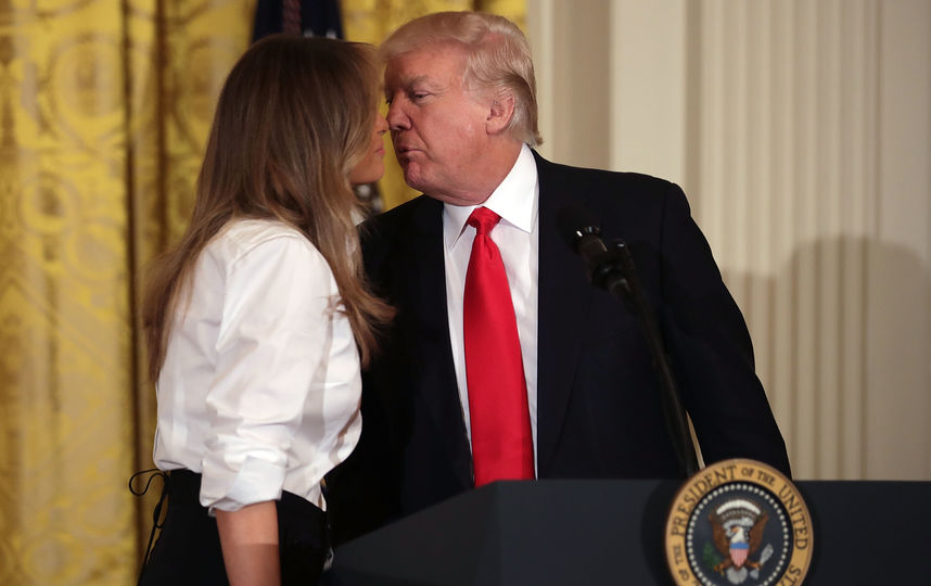 Трогательные фото поцелуя Мелании и Дональда Трамп появились в Сети. Фото Getty