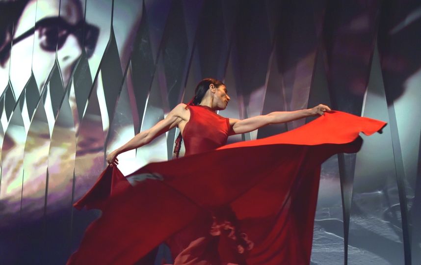 Бланка Ли показала страстный танец на сцене. Фото Getty
