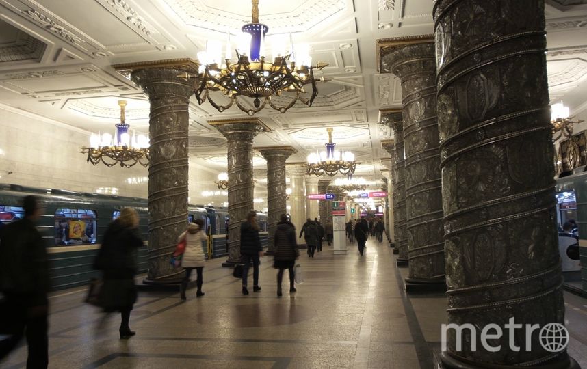 Очевидцы: В метро Петербурга пахнет гарью. Фото "Metro"