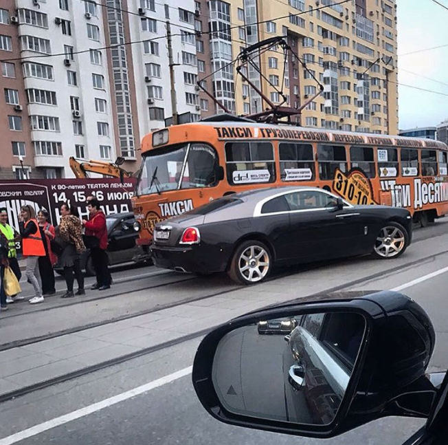 Самая дорогая авария в Екатеринбурге. Фото Instagram @vladrynkov