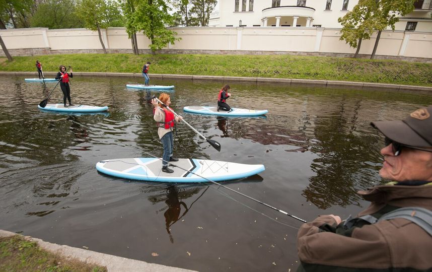 В Петербурге учат  SUP-сёрфингу. 