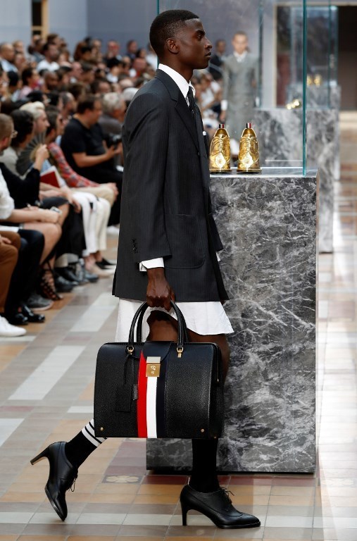 Показ Тома Брауна на Неделе моды в Париже. Фото AFP