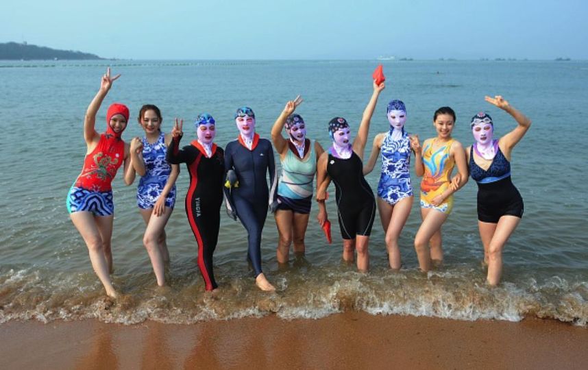 Пляжный тренд Facekini набирает популярность по всему миру. Фото Getty