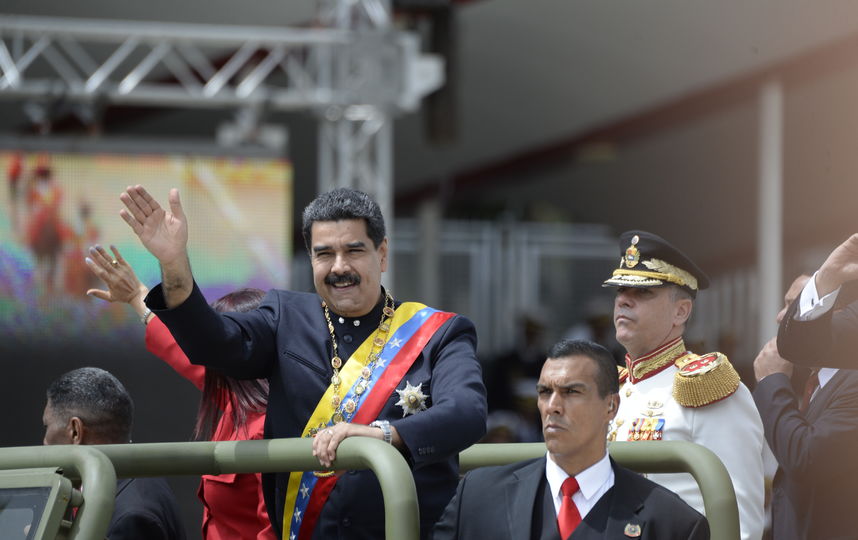 Николас Мадуро выступает на военном параде. Фото AFP