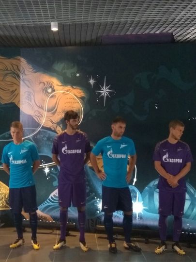 ФК "Зенит" презентовал новую форму на сезон 2017-2018. Фото все - Филипп Ковалев.