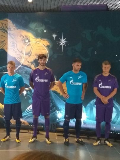 ФК "Зенит" презентовал новую форму на сезон 2017-2018. 
