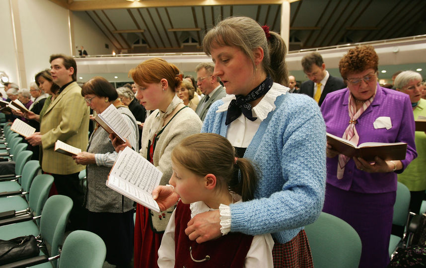 Религиозная организация "Свидетели Иеговы" признана в России экстремистской. Фото Getty