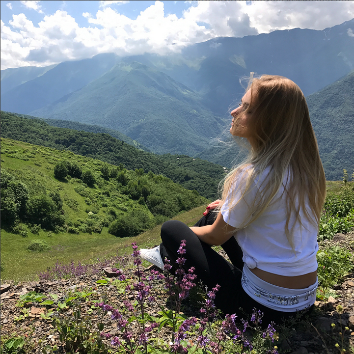 Дочь Дмитрия Пескова станцевала с Рамзаном Кадыровым Дочь Дмитрия Пескова станцевала с Рамзаном Кадыровым
