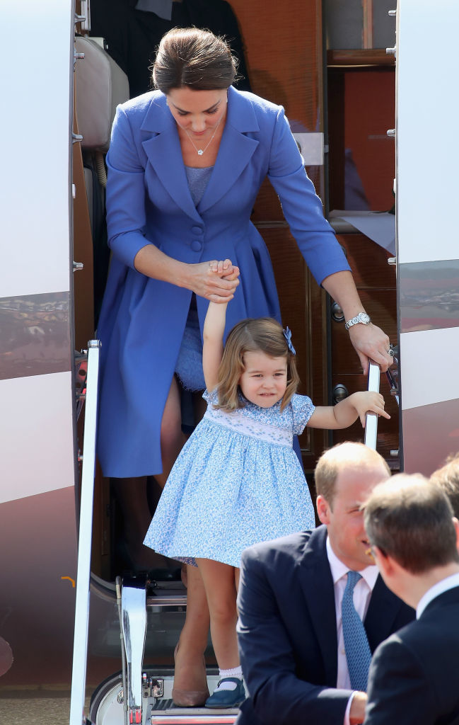 Кейт Миддлтон и принц Уильям с детьми прилетели в Берлин. Фото Getty