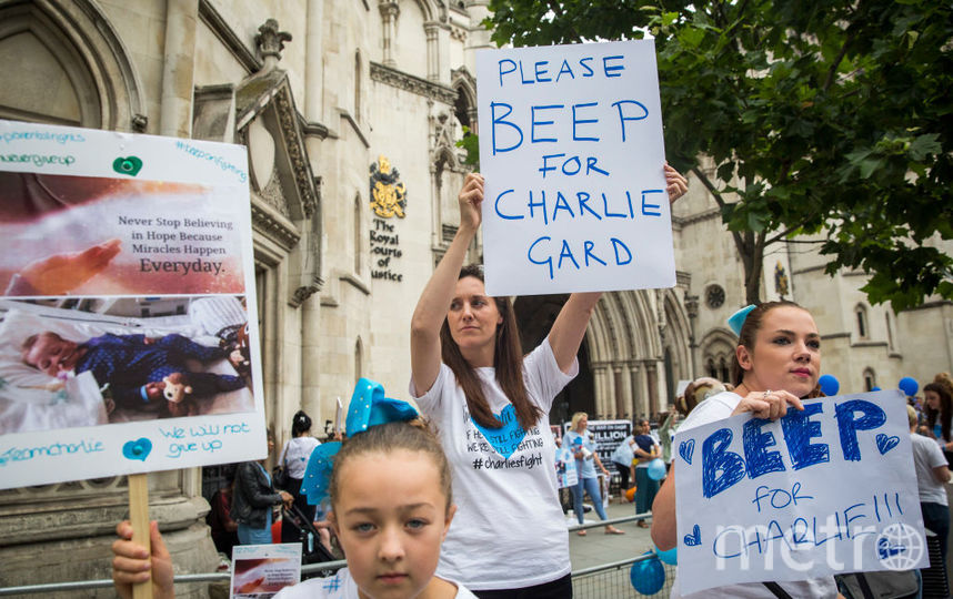11-месячный Чарли Гард скончался в Соединенном Королевстве Великобритании