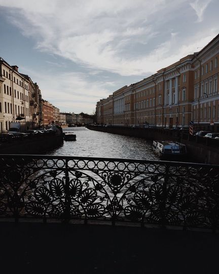 Рэйф Файнс поделился видом Петербурга в своём аккаунте в Instagram. 