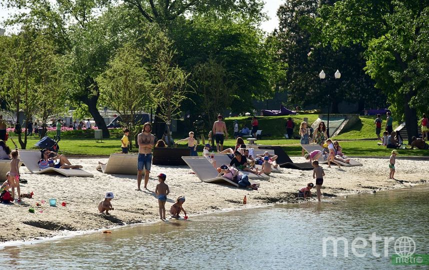 Покупаться в москве. Пляж в Красногорске где можно купаться. Где можно купаться летом в Красногорске. Сокольники купаться где можно. Пляж в Сокольниках Москва зона для купания бесплатная.