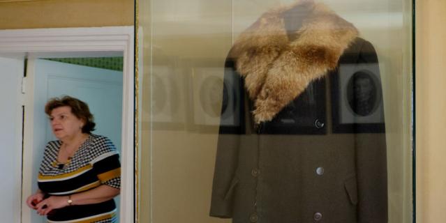 Пальто из английского драпа подбито мехом барсука. Пальто из английского драпа подбито мехом барсука.