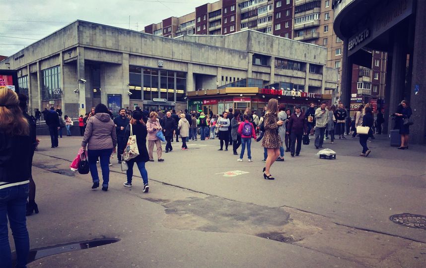 Метро просвещение питер. Станция метро проспект Просвещения Санкт-Петербург. Питер метро Просвещения. Проспект Просвещения метро СПБ. Просвет Просвещения метро.