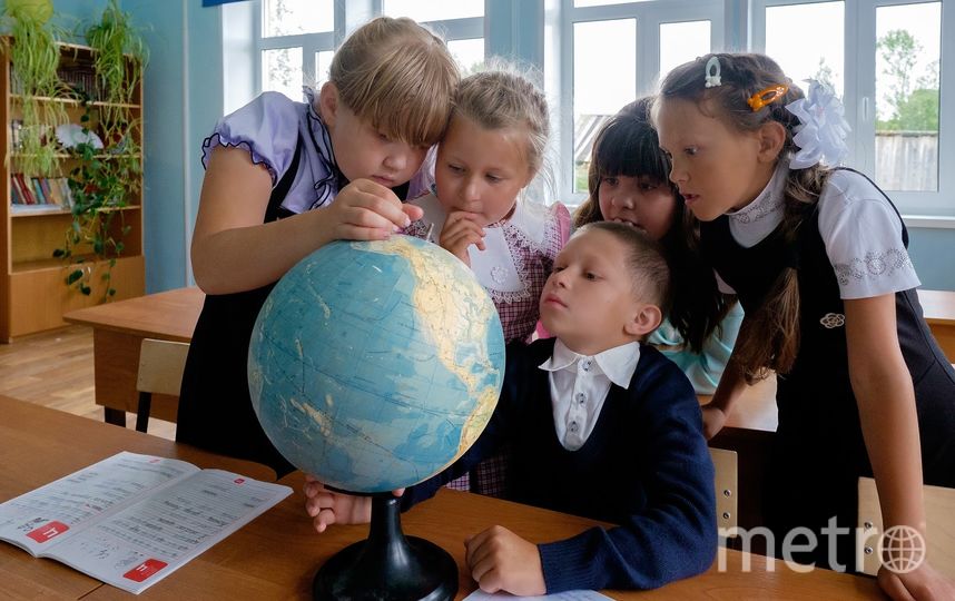 У нее маленькая школа. Самая маленькая школа в России. Самая маленькая школа в мире. Самая маленькая в классе. Самые маленькие школы в России.