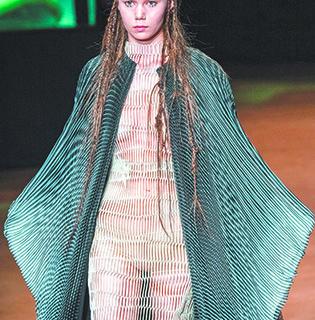 Iris Van Herpen. Iris Van Herpen.