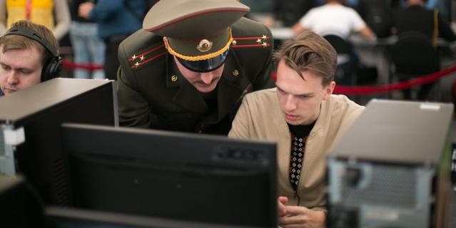 Военный даёт наставления репортёру Metro перед боем в World of Tanks. Военный даёт наставления репортёру Metro перед боем в World of Tanks.