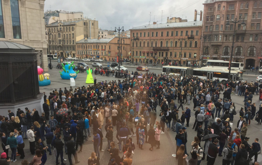 В питере эвакуируют торговые центры. Эвакуация. Массовая эвакуация. Эвакуируют в Питере. Эвакуация фото красивое.