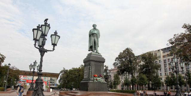 Памятник Пушкину. Памятник Пушкину.