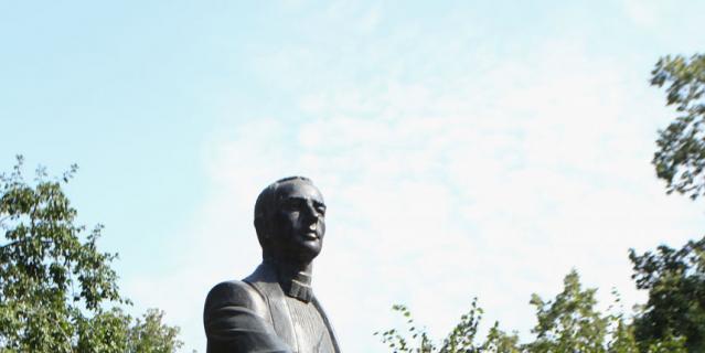 Памятник Рахманинову. Памятник Рахманинову.