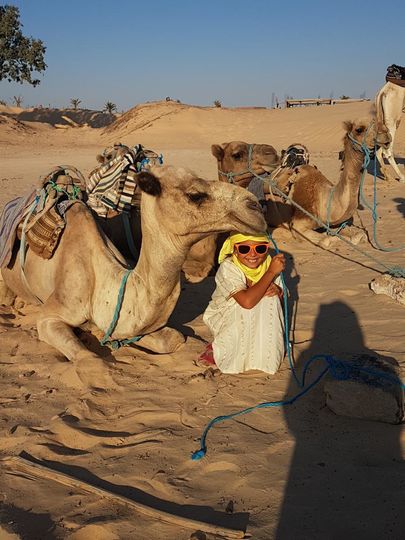 Моя дочь Ромен Лейла, 10 лет. Фото сделаны в пустыне Сахара, в Тунисе, август 2017, на выбор: с планеты Татуин, на фоне декораций к фильму "Звездные воины", с феньком и верблюдом. Фото Марина Александровна Ромен