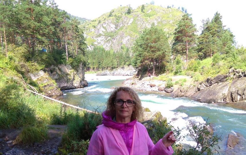 Хинина Елена Михайловна, 52 года. Санкт- Петербург. Этим летом я была на Алтае. Впечатлений- горы! 