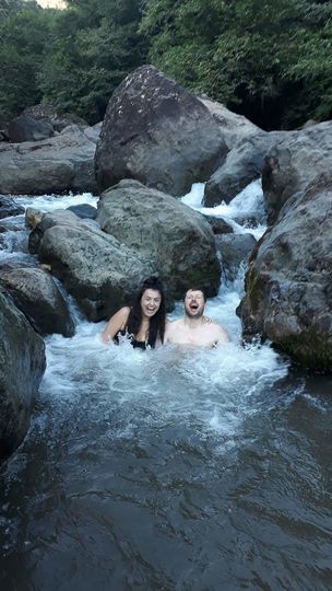 На горной речке Скури в Грузии, бурлящая река, горное джакузи, вода очень холодная!! Самое эмоциональное купание в нашей жизни!! Фото Лейла.