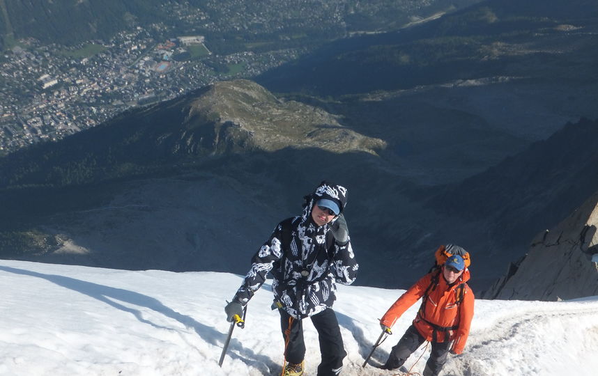 Лебедев Борис. В августе я с внуком (14 лет) и сыном (на фото) в Альпах совершил восхождение на вершину Монблан Такул (4280 м). Внук полюбил горы, и я этому очень рад. 