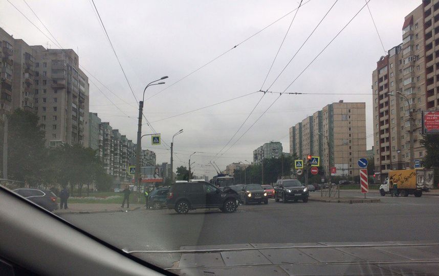 Парень и девочка находятся в очень тяжелом состоянии после ДТП в Петербурге Парень и девочка находятся в очень тяжелом состоянии после ДТП в Петербурге