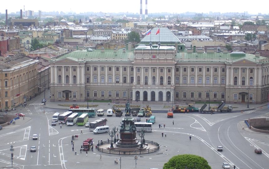 На заседании ЗакСа Петербурга в Мариинском дворце разгорелись споры о зеленых насаждениях в Петербурге. 