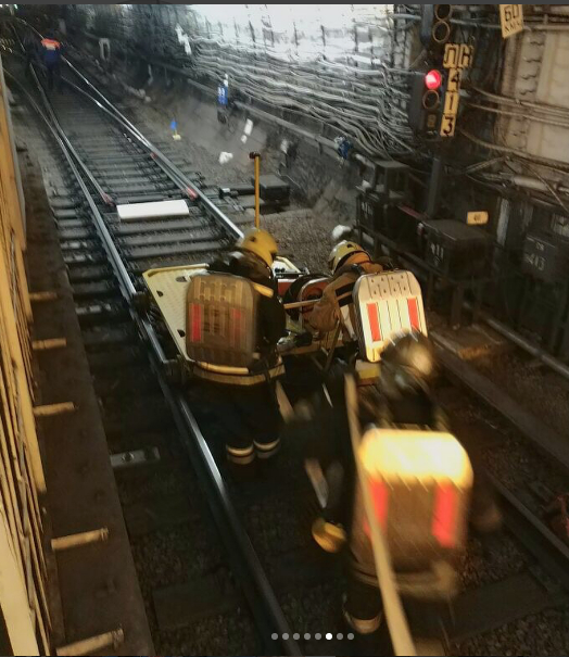 Учения в метро. Фото https://www.instagram.com/metrospbphoto/ https://twitter.com/JulieShavel/