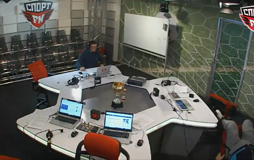 Грациозное падение Уткина в прямом эфире «Спорт FM» Грациозное падение Уткина в прямом эфире «Спорт FM»