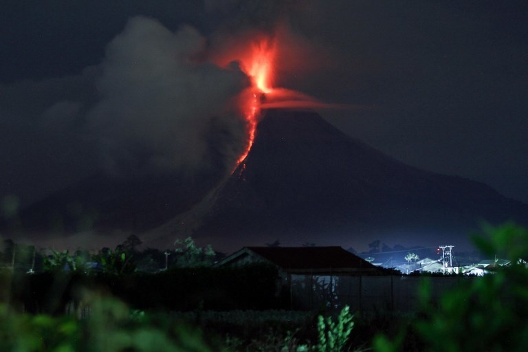 Извержение вулкана Агунг на Бали. Фото AFP