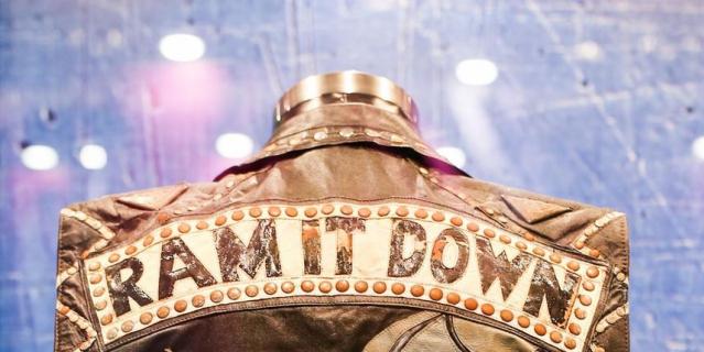 Экспонат выставки Grammy. Экспонат выставки Grammy.