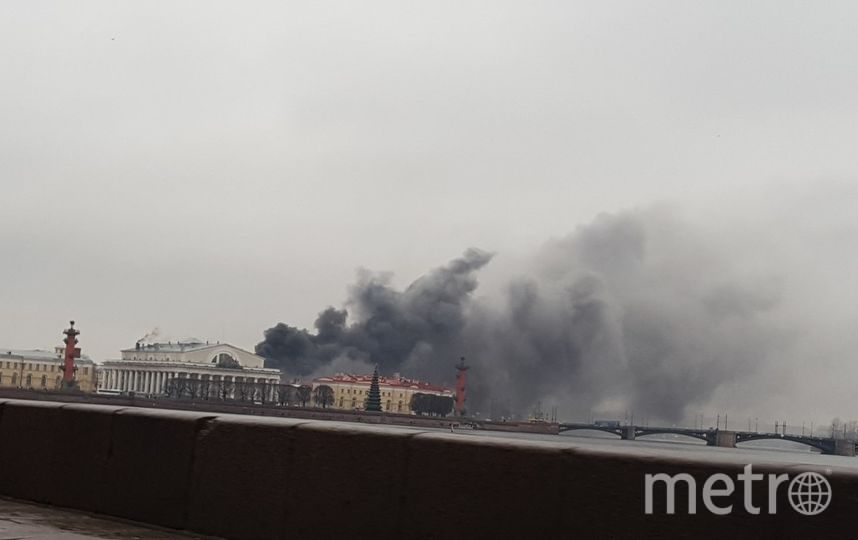 Пожар на автобусной спб. Пожар в Санкт-Петербург автобус. В Петербурге сгорел автобус.