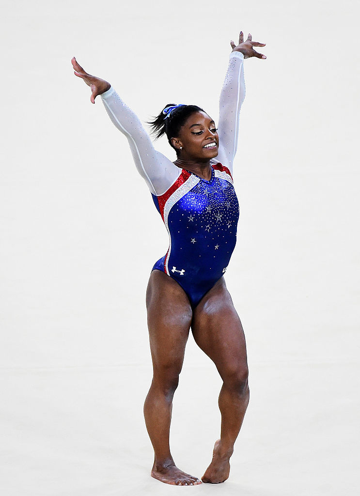Американская гимнастка Симона Байлз. 