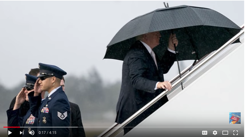 Трамп не пустил жену под зонтик. Фото скрин-шоты, Скриншот Youtube