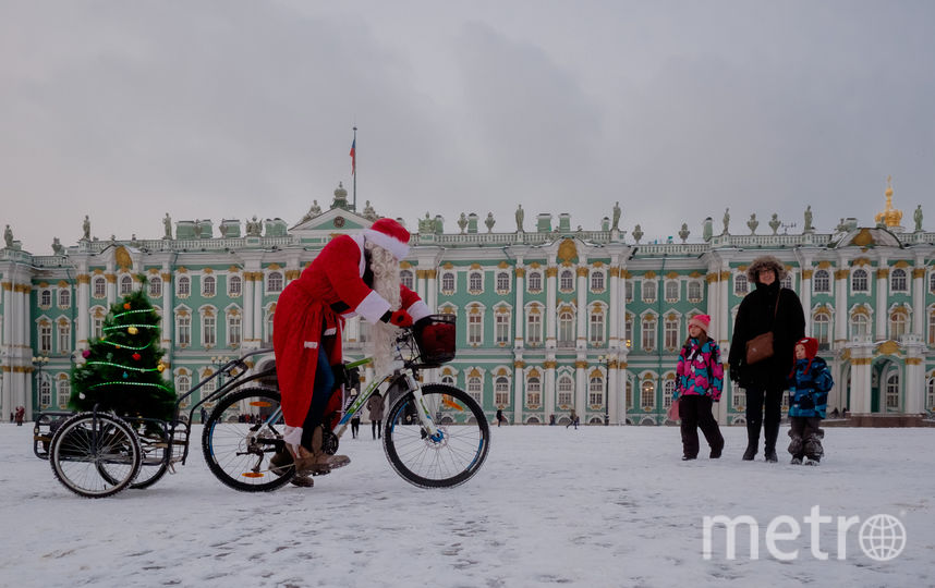 Деды Морозы проинспектировали велодорожки Петербурга