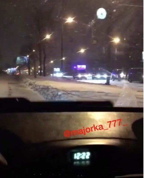 Ночной заезд мажоров по тротуару в столице попал на видео Ночной заезд мажоров по тротуару в столице попал на видео