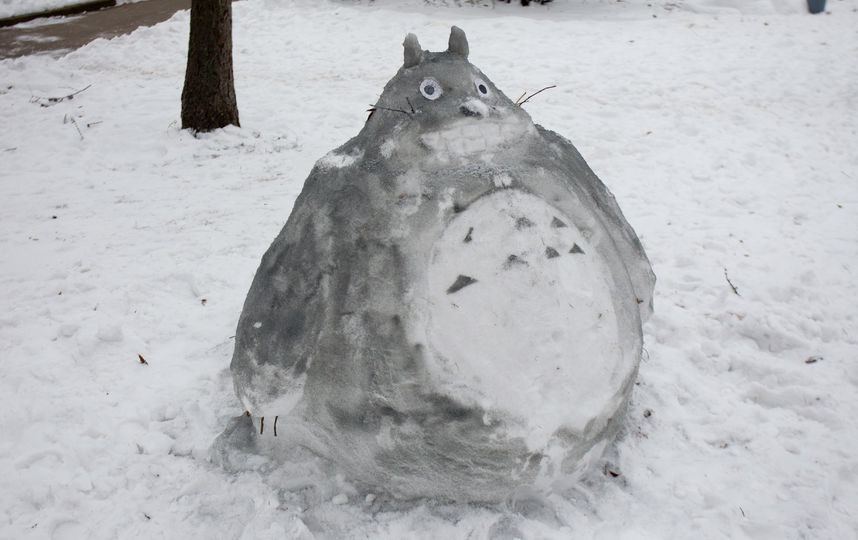 Снеговикв образе Тоторо. Фото Василий Кузьмичёнок