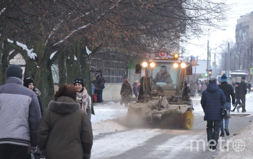 Снегопад в Петербурге: город убирают более тысячи дворников 