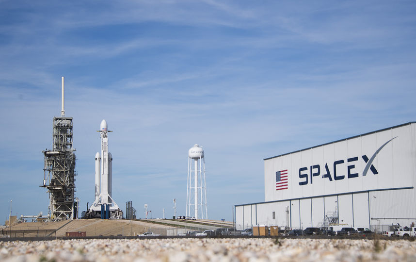 Falcon Heavy на стартовой площадке, 5 февраля 2018 года. Фото AFP