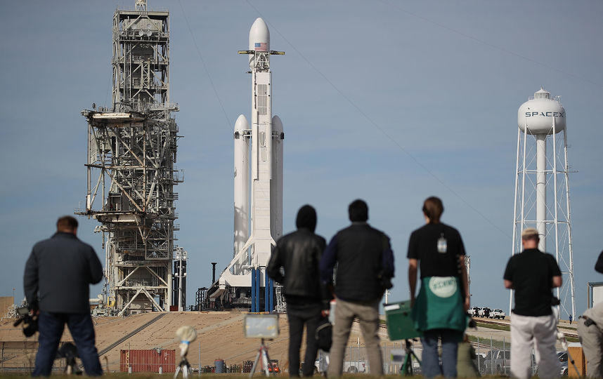 Falcon Heavy на стартовой площадке, 5 февраля 2018 года. Фото AFP