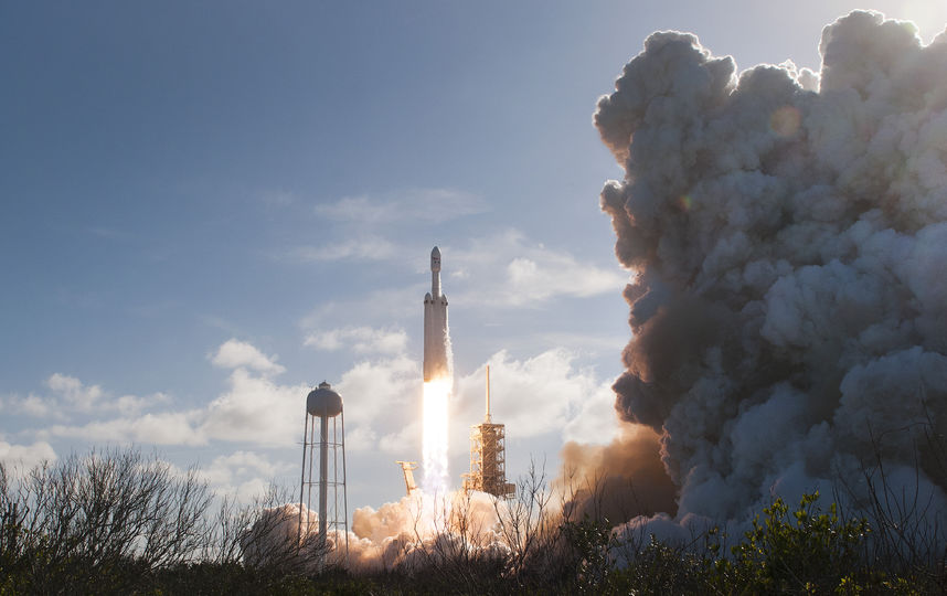 Запуск ракеты Falcon Heavy. Фото AFP