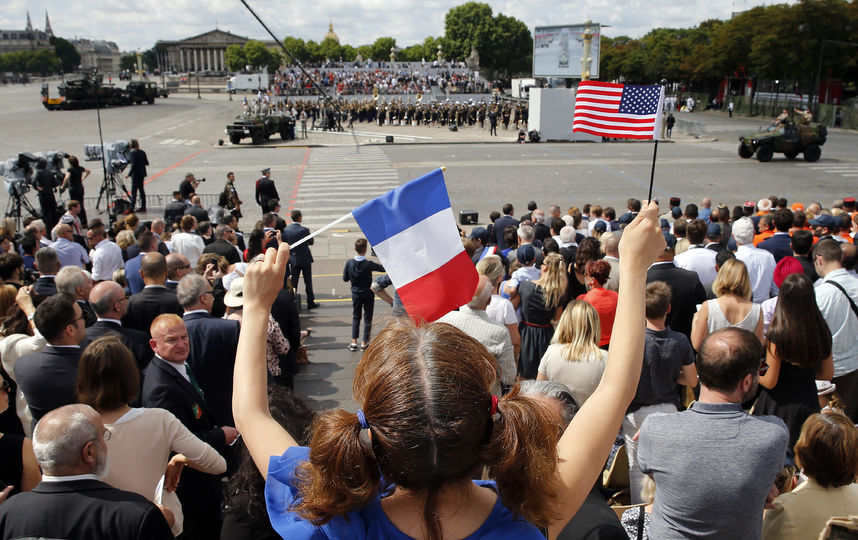 Парад в День взятия Бастилии в Париже. Фото Getty